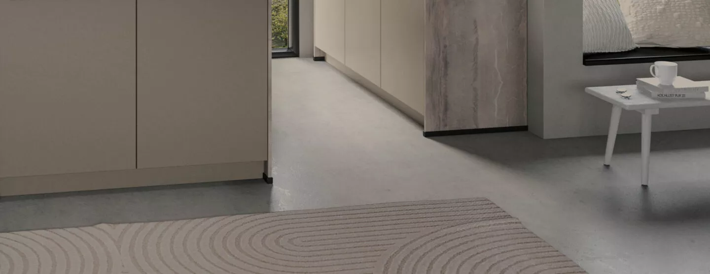 Fußbodenbereich in einer Küche zeigt Teppich und Mobiliar